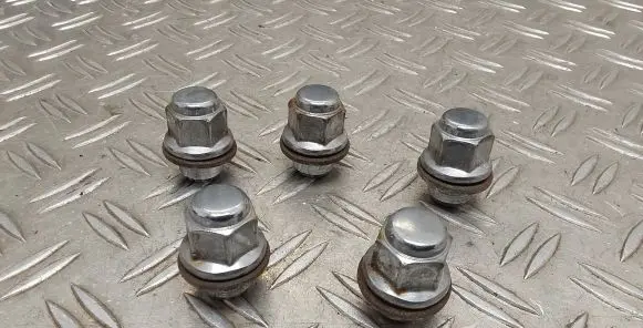 Toyota Auris E180 Nuts/bolts 
