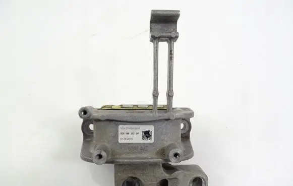Volkswagen Tiguan Engine mounting bracket 5Q0199262DF