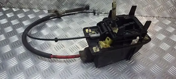 Volkswagen PASSAT B5.5 Gear selector/shifter in gearbox 