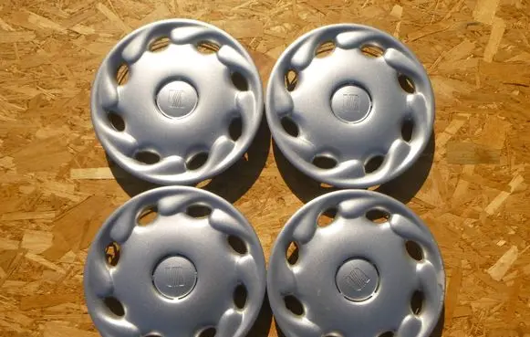 Seat Ibiza II (6k) R13 wheel hub/cap/trim 6K0601147D