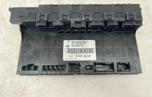 Mercedes-Benz E W211 Fuse box set 2115458701