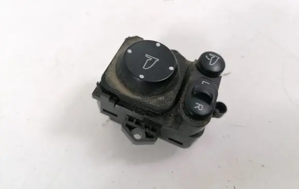 Honda CR-V Wing mirror switch
