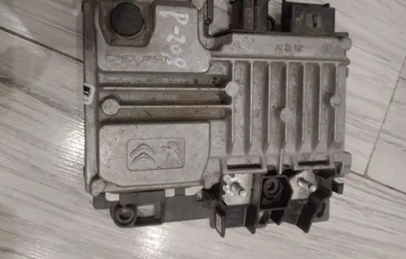 Peugeot 208 I Start/Stop control module 9810858280
