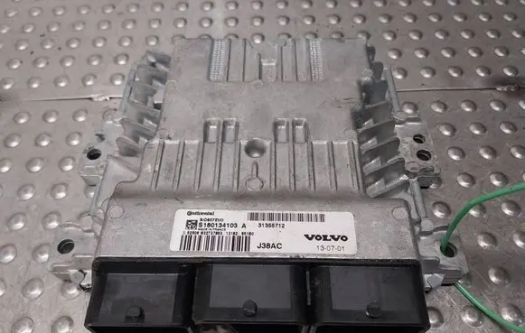 Volvo V40 Engine control unit/module ECU 31355712 S180134103A