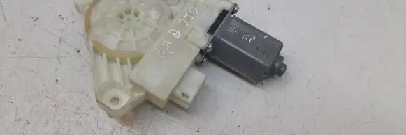 Mercedes-Benz GLC C253 Front door window regulator motor A2139069501