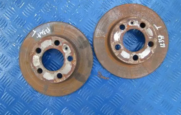 Volkswagen Golf IV Rear brake disc