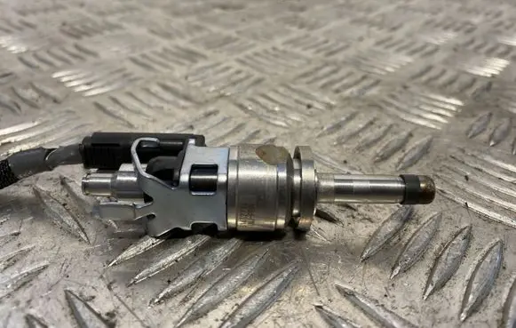 Volvo XC40 Fuel injector 31432774