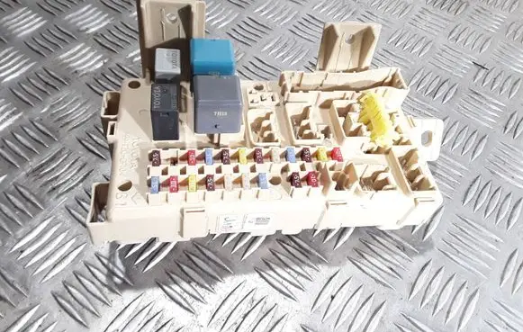 Toyota Avensis T250 Fuse module