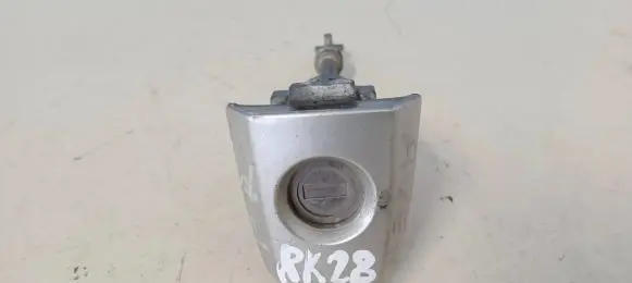 Toyota Avensis T270 Front door lock (next to the handle) 