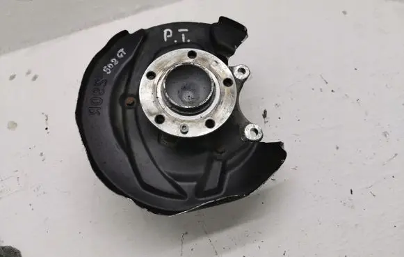 Peugeot 5008 II Stub axle
