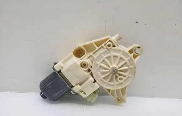 Mercedes-Benz E W212 Front door window regulator motor A2048200142 0130822503