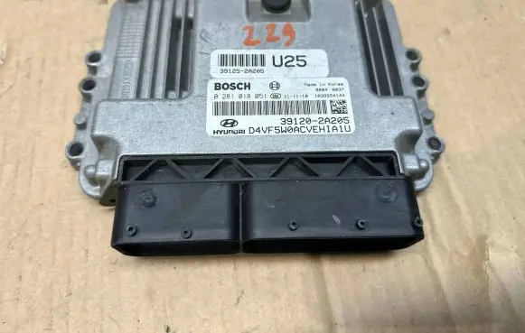 Hyundai i40 Engine ECU kit and lock set 391202A205