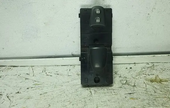 Nissan Pulsar Central locking switch button 