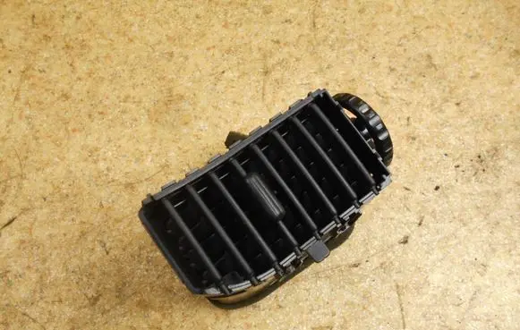 Toyota Land Cruiser (J100) Dashboard side air vent grill/cover trim 5567060070