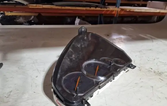 Mitsubishi Grandis Speedometer (instrument cluster)