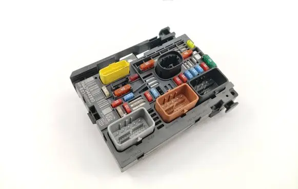 Citroen C4 Grand Picasso Fuse module 9667044880