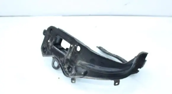 Mercedes-Benz E W211 Fender mounting bracket