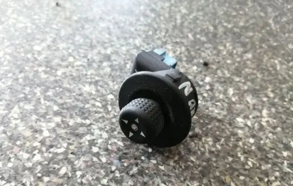 Citroen Xsara Picasso Wing mirror switch 185526