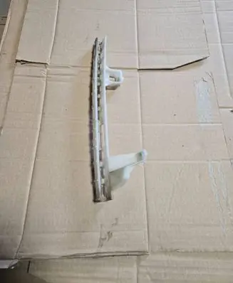 Audi Q5 SQ5 Rear door windshield rail 8R0839068