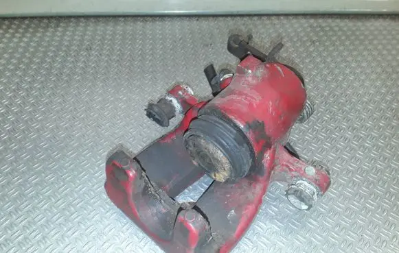Volkswagen Touran I Rear brake caliper 