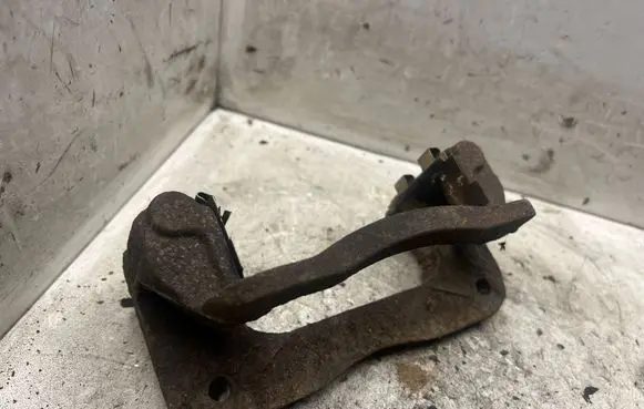 Hyundai Santa Fe Brake caliper pad carrier rear 
