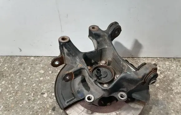 Rear wheel hub