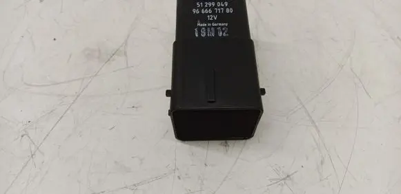 Ford C-MAX II Glow plug pre-heat relay 51299049 9666671780