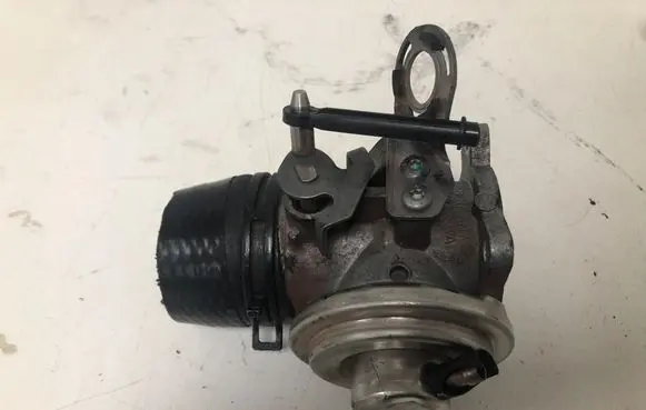 Volkswagen Polo EGR valve 038129637B
