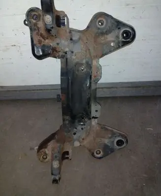 Peugeot 2008 I Front subframe