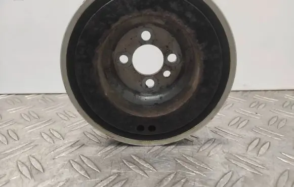Audi A4 S4 B7 8E 8H Crankshaft pulley 06B105243F