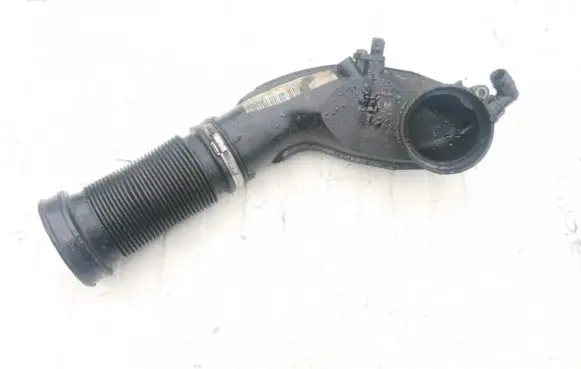 Audi A4 S4 B5 8D Air intake hose/pipe 3915268906