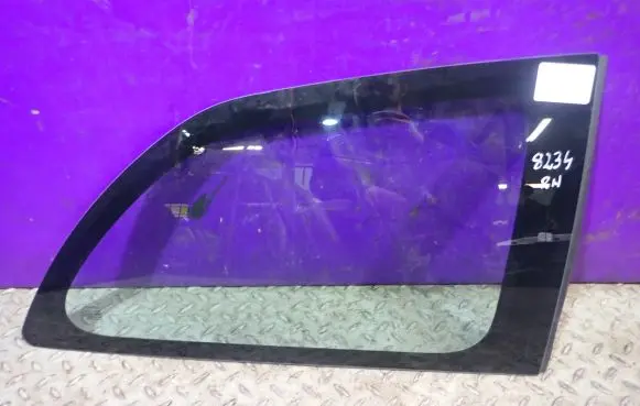 Toyota Yaris Rear side window