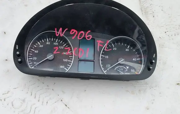 Mercedes-Benz Sprinter W906 Speedometer (instrument cluster) A9069007102