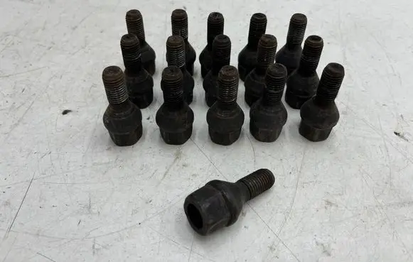 Dacia Duster Nuts/bolts 