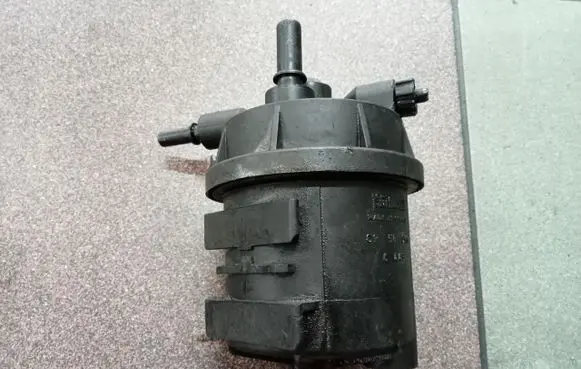 Renault Megane I Fuel filter housing 
