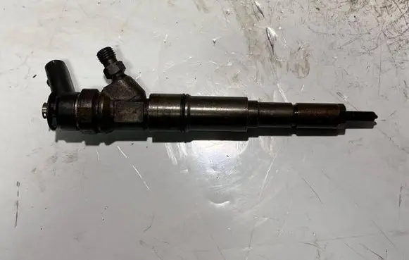 BMW 5 E60 E61 Fuel injector 7793836 0445110216