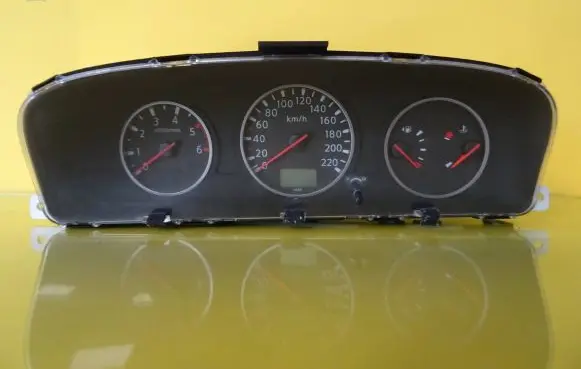 Nissan X-Trail T30 Speedometer (instrument cluster) EQ382FT