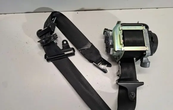 Volvo V60 Front seatbelt 39818841 616155700