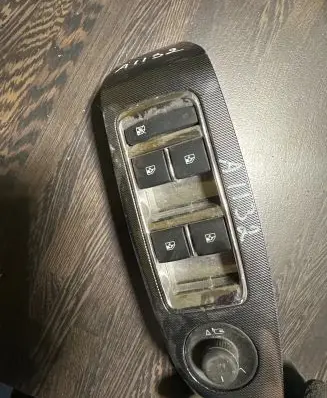 Chevrolet Malibu Electric window control switch 13305373