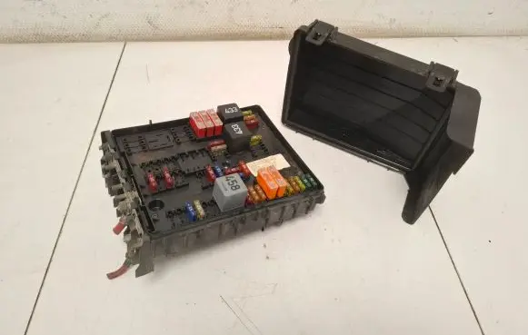 Volkswagen Golf V Fuse box set 1K0937132D 1K0937124H 1H260503