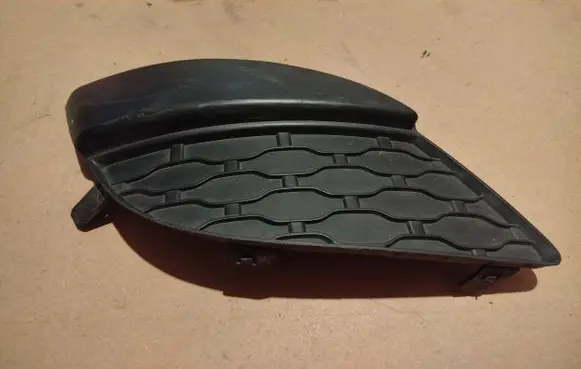 Renault Twingo II Front bumper lower grill 
