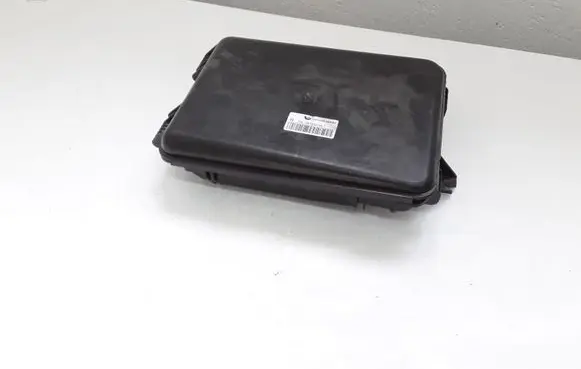 Volkswagen PASSAT B5 Fuse box cover 8D0927355A