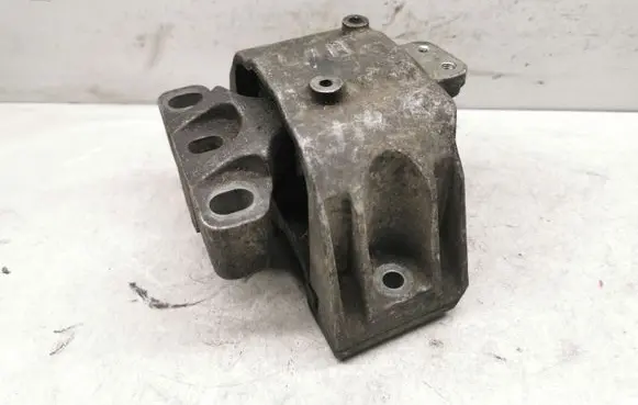 Volkswagen Golf IV Engine mount bracket 1J0199262