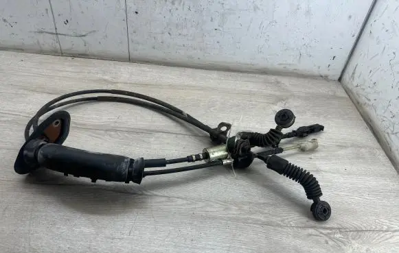 Mitsubishi Grandis Gear shift cable linkage