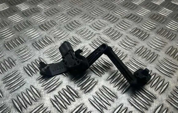 Seat Arona Rear air suspension level height sensor 4M0907503