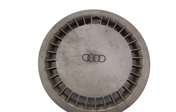 Audi 100 S4 C4 R14 wheel hub/cap/trim 443601147A 443601147B