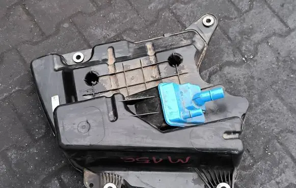 Audi A8 S8 D5 AdBlue liquid reservoir 8W0131878CD