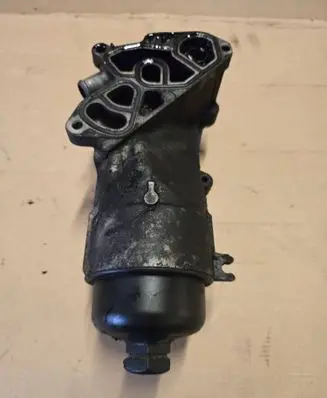 Citroen Berlingo Oil filter mounting bracket 