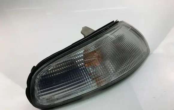 Front fender indicator light