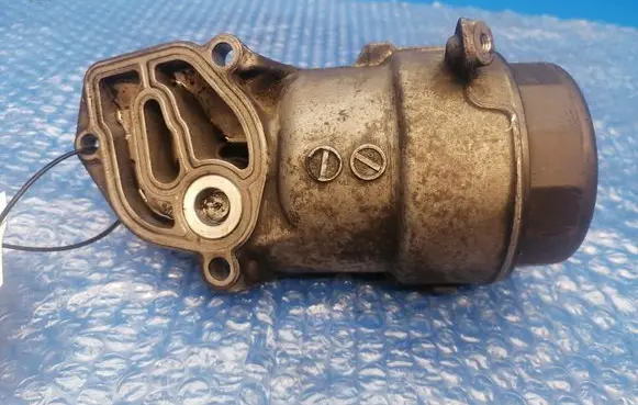 Oil filter mounting bracket